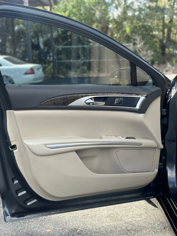 2016 Lincoln MKZ Image 16