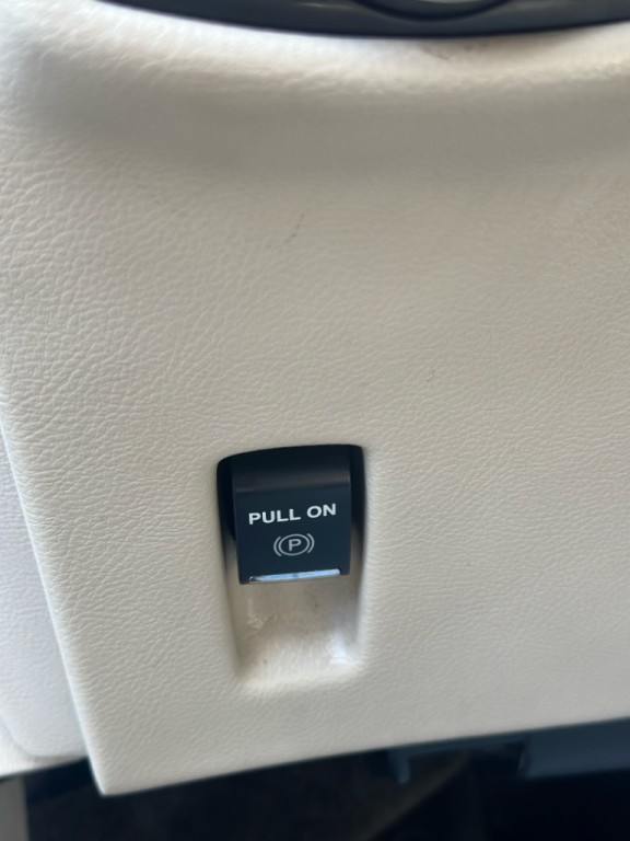 2016 Lincoln MKZ Image 19