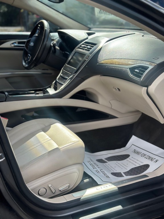 2016 Lincoln MKZ Image 21