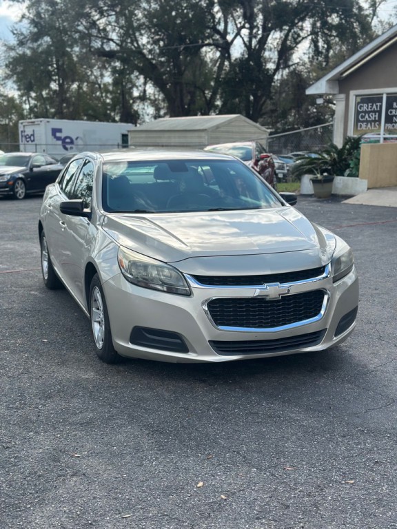 2015 Chevrolet Malibu Image 2