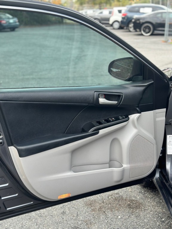 2013 Toyota Camry Image 8