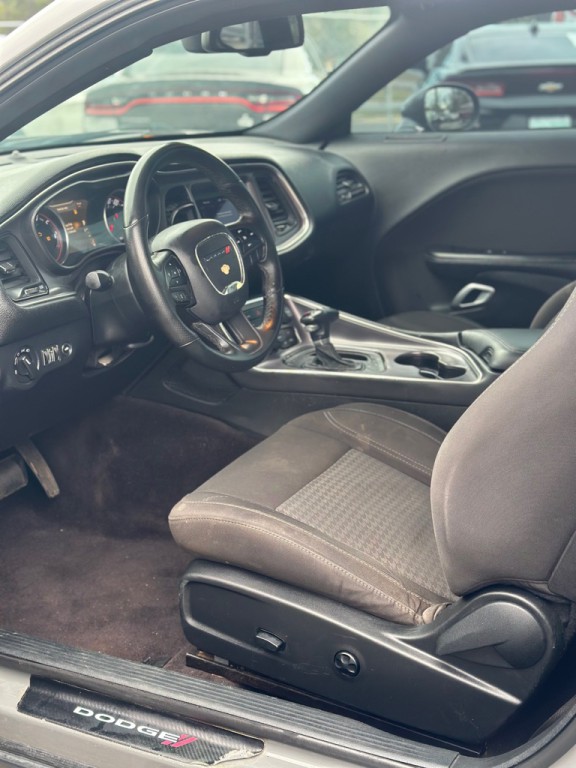2017 Dodge Challenger Image 6