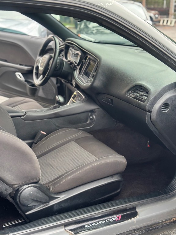 2017 Dodge Challenger Image 10