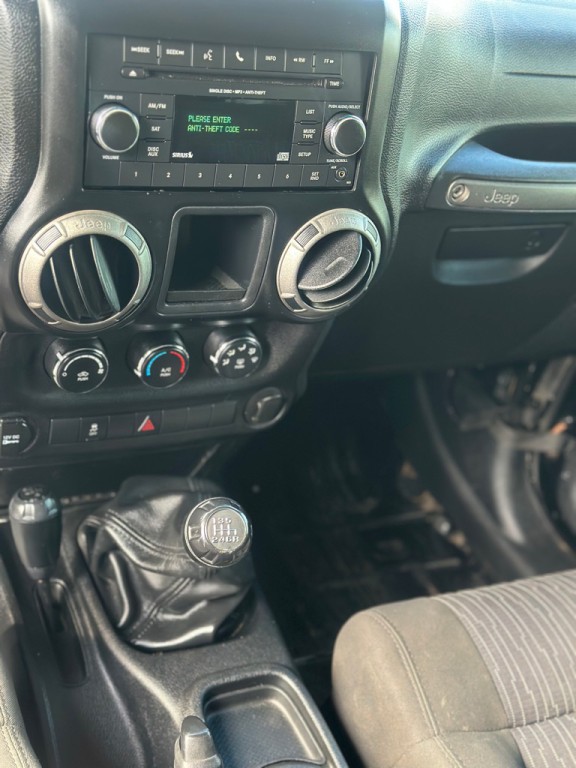 2011 Jeep Wrangler Image 9