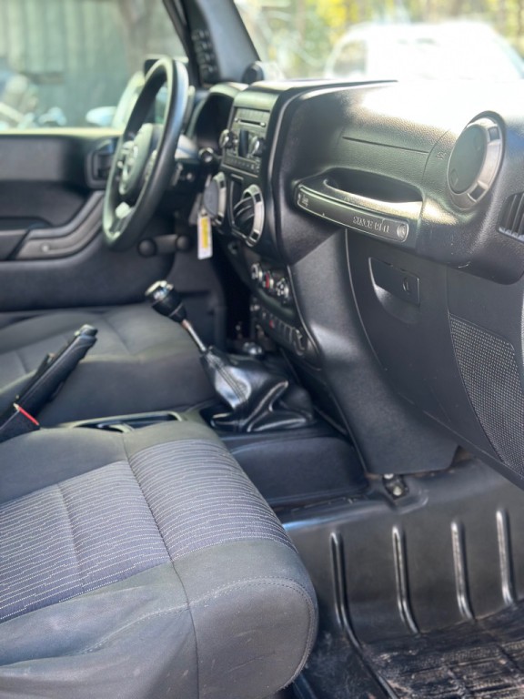 2011 Jeep Wrangler Image 10