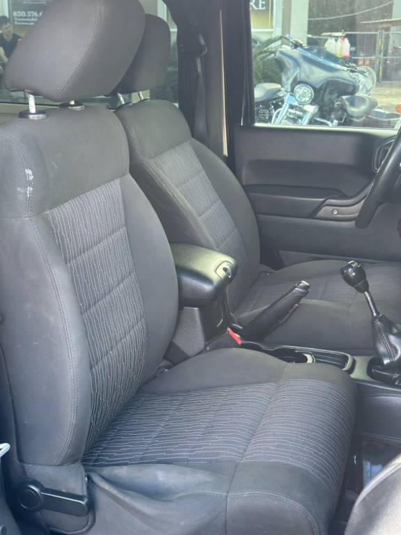 2011 Jeep Wrangler Image 11