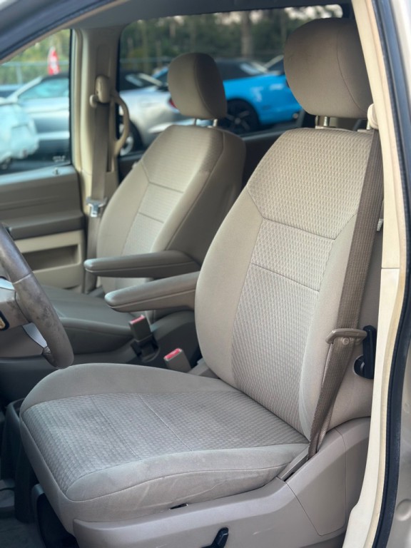 2008 Chrysler Town & Country Image 7