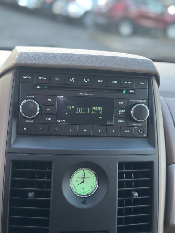 2008 Chrysler Town & Country Image 9