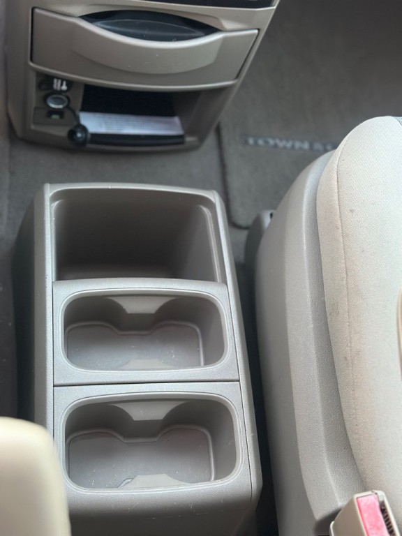 2008 Chrysler Town & Country Image 11