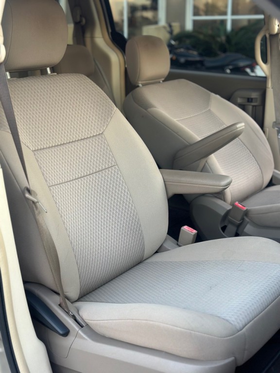 2008 Chrysler Town & Country Image 14