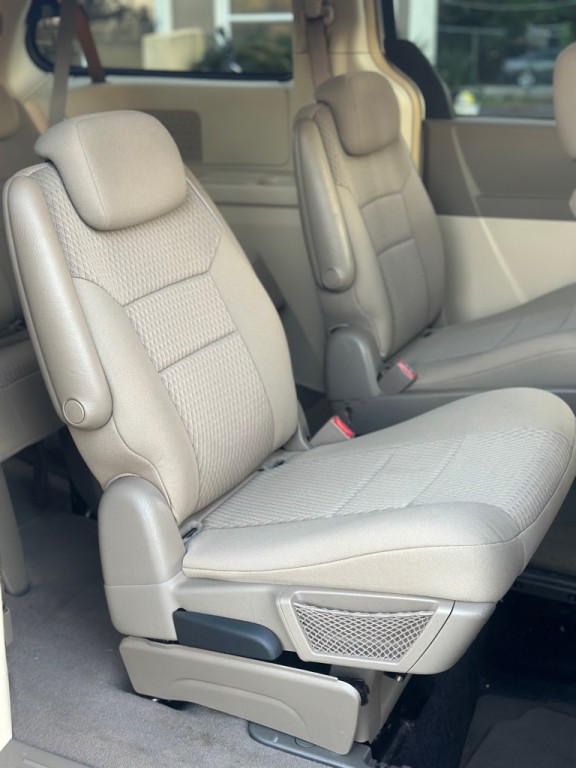 2008 Chrysler Town & Country Image 15