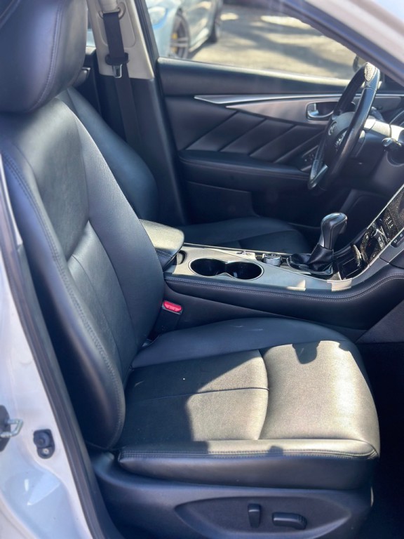 2016 INFINITI Q50 Image 7