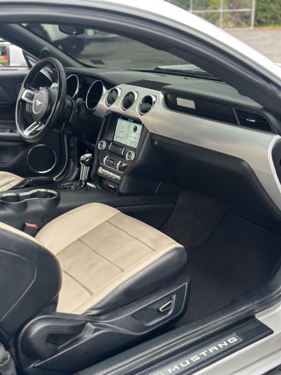 2017 Ford Mustang Image 20