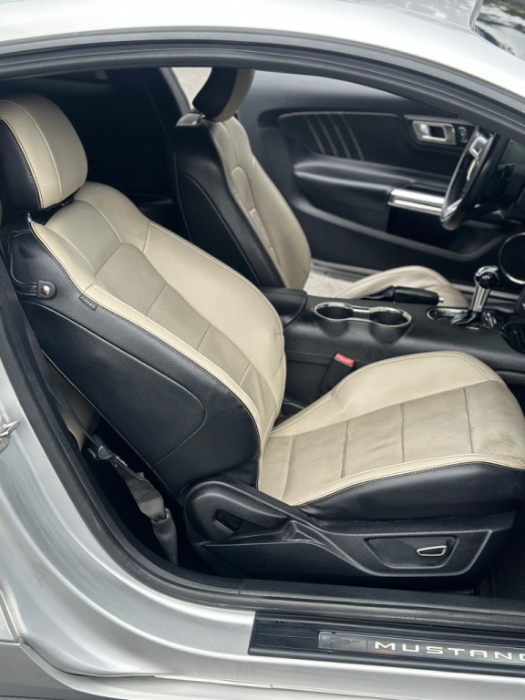 2017 Ford Mustang Image 21