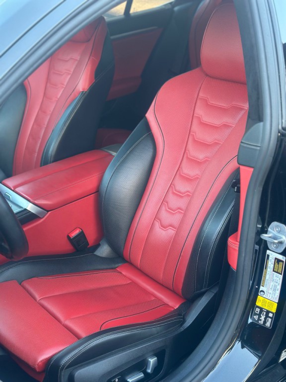 2022 BMW 8 Series Image 10