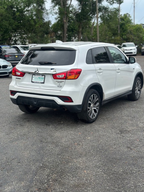 2018 Mitsubishi Outlander Image 3