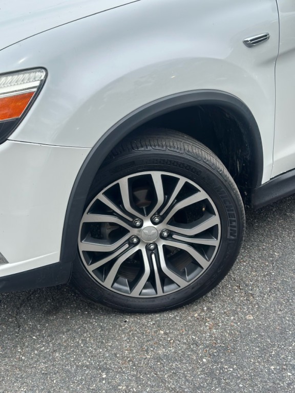 2018 Mitsubishi Outlander Image 5