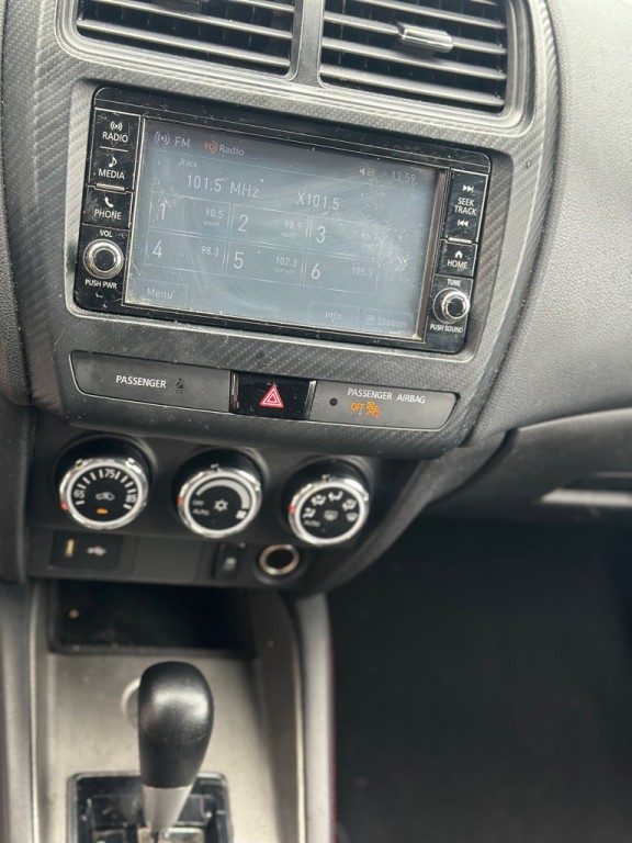 2018 Mitsubishi Outlander Image 9