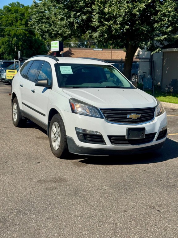 2017 Chevrolet Traverse Image 2