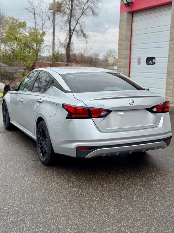 2019 Nissan Altima Image 3