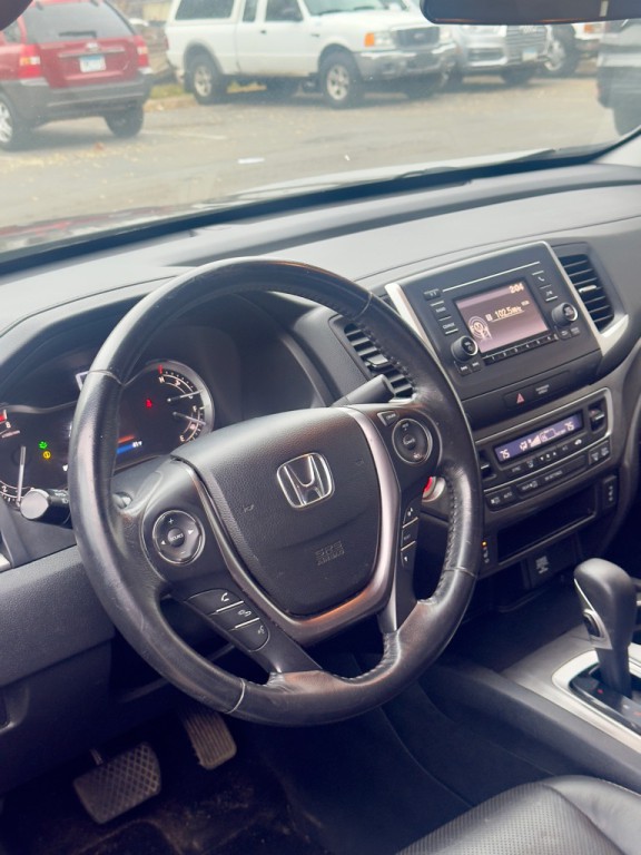 2017 Honda Ridgeline Image 2
