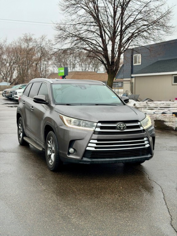 2018 Toyota Highlander Image 2