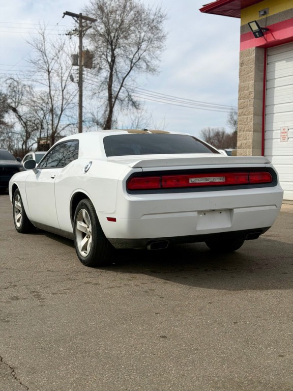 2014 Dodge Challenger Image 3