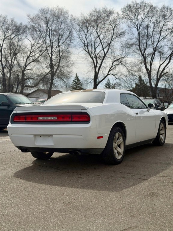 2014 Dodge Challenger Image 4