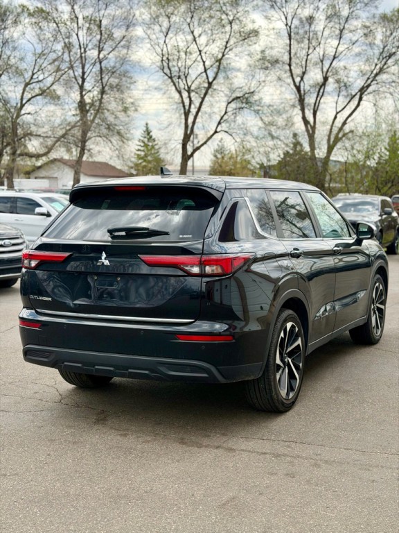 2022 Mitsubishi Outlander Image 5