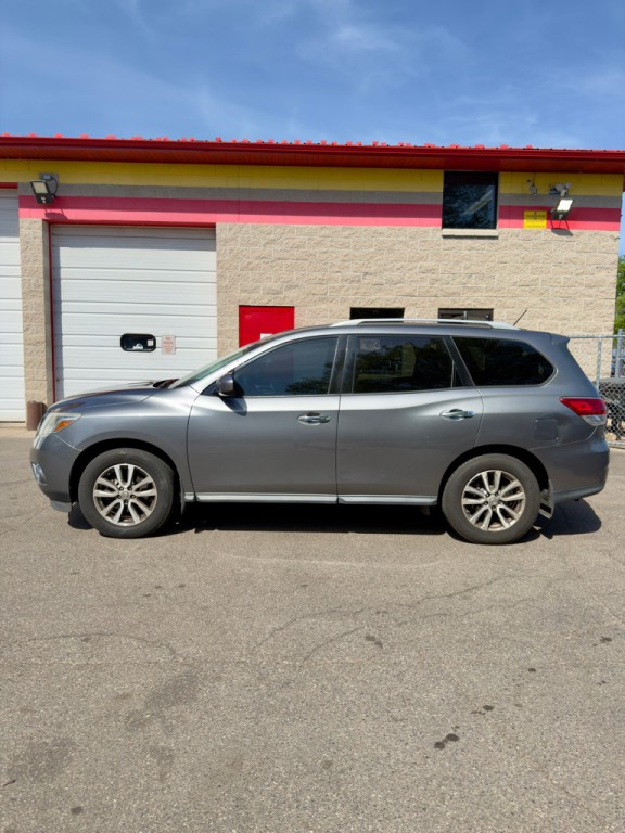 2016 Nissan Pathfinder Image 2