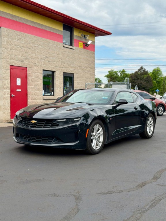 2019 Chevrolet Camaro Image 2