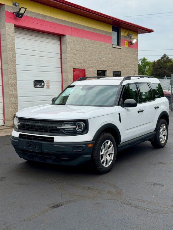 2021 Ford Bronco Image 1