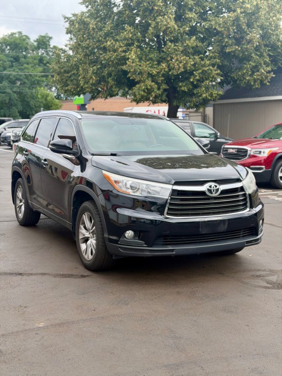 2015 Toyota Highlander Image 2