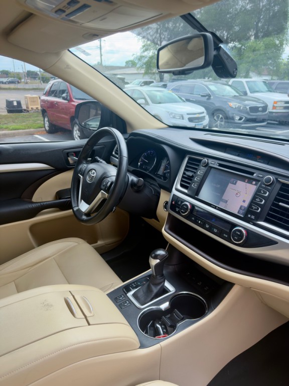 2015 Toyota Highlander Image 3
