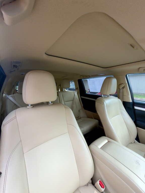 2015 Toyota Highlander Image 4
