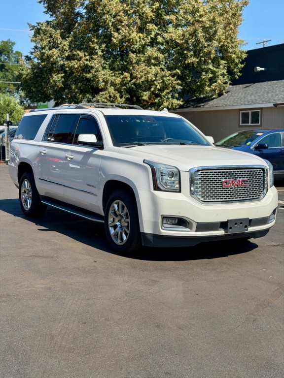 2017 GMC Yukon Image 2