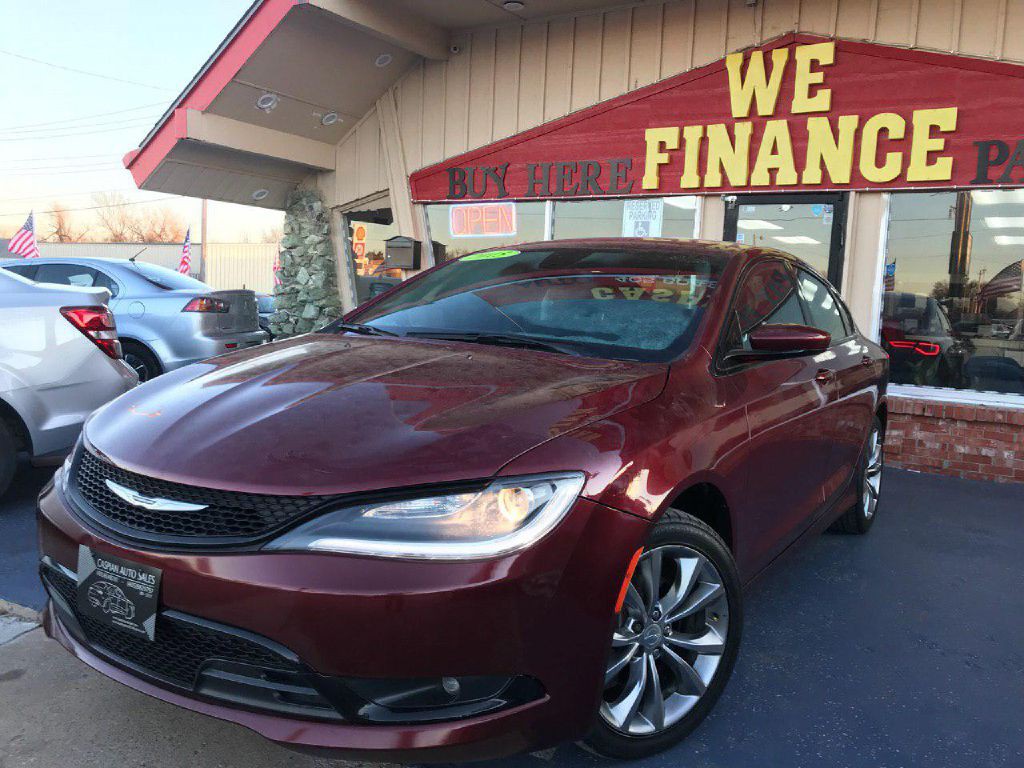 2015 Chrysler 200 Image 2