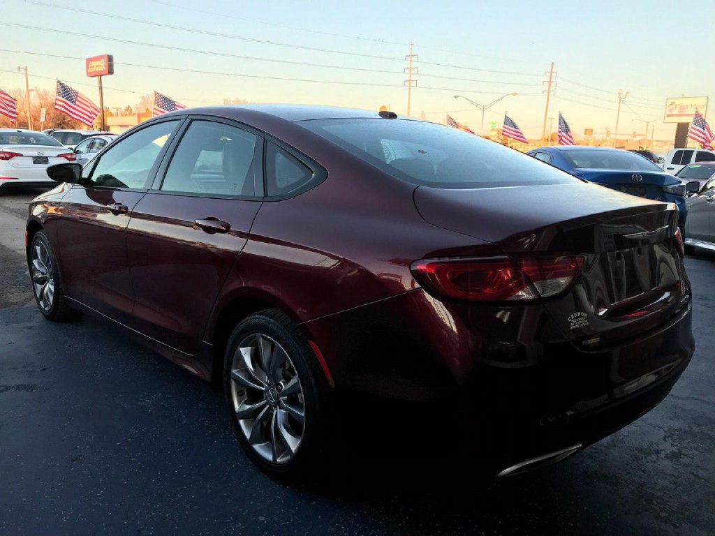 2015 Chrysler 200 Image 4