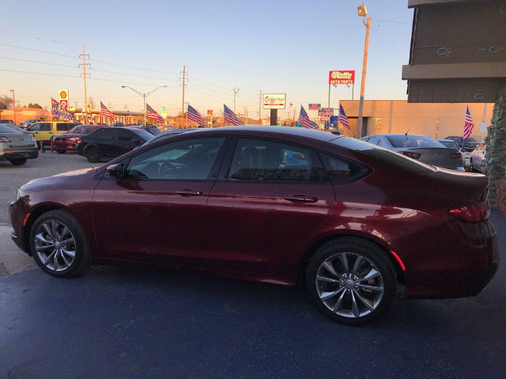 2015 Chrysler 200 Image 8