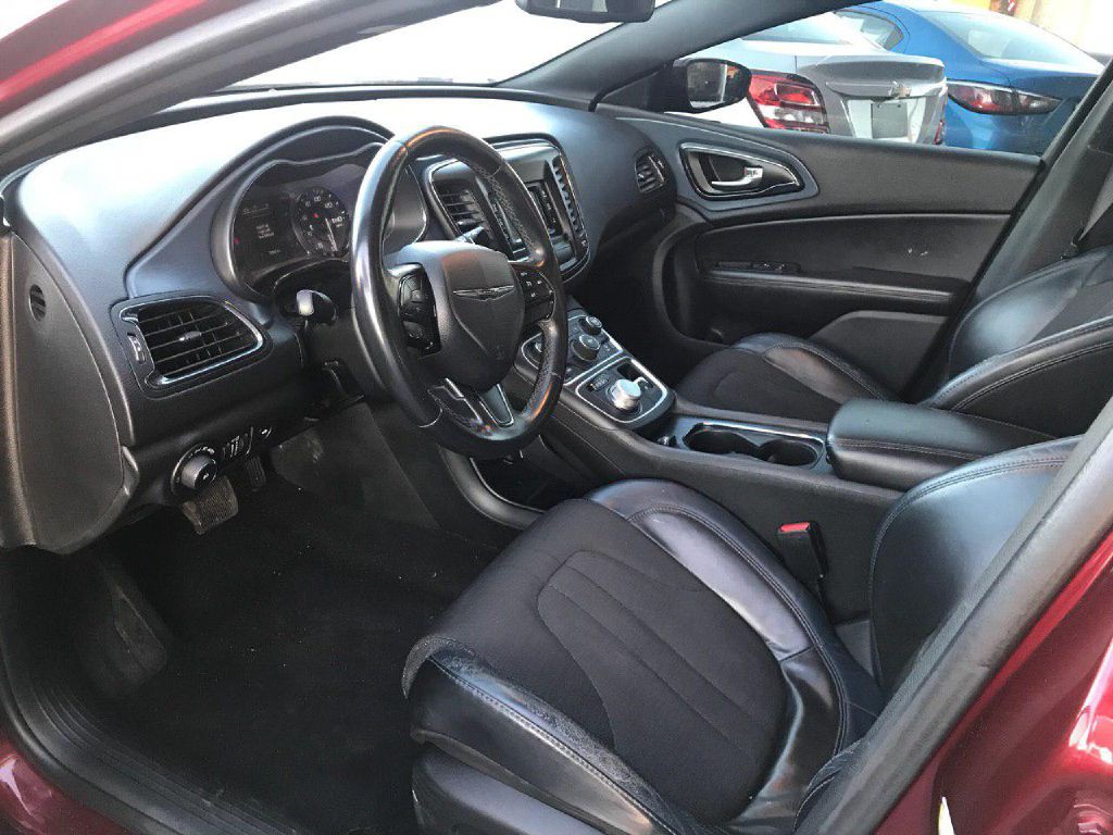 2015 Chrysler 200 Image 13