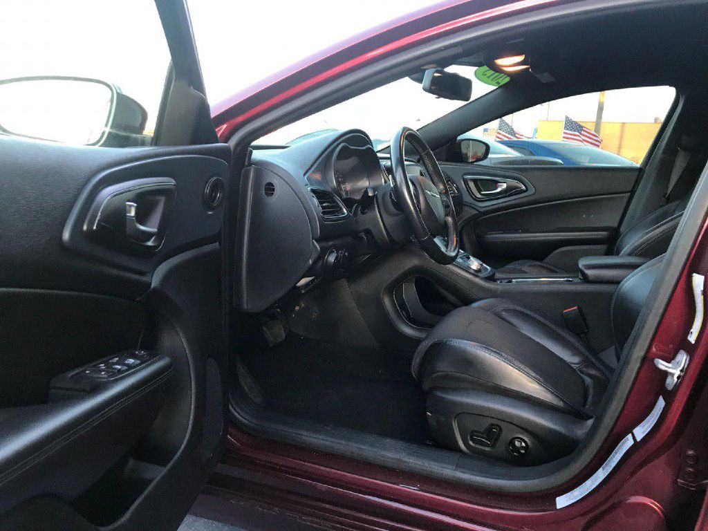 2015 Chrysler 200 Image 14
