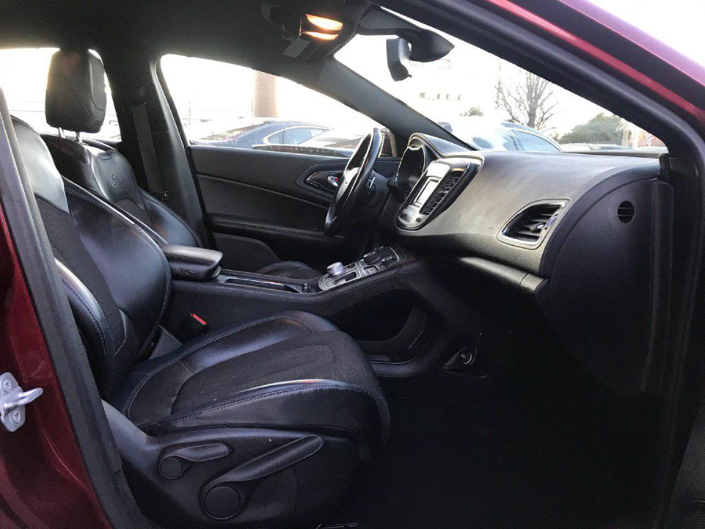 2015 Chrysler 200 Image 22