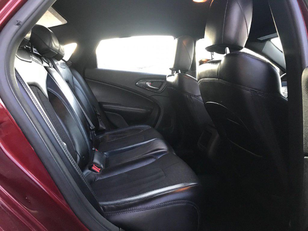 2015 Chrysler 200 Image 23