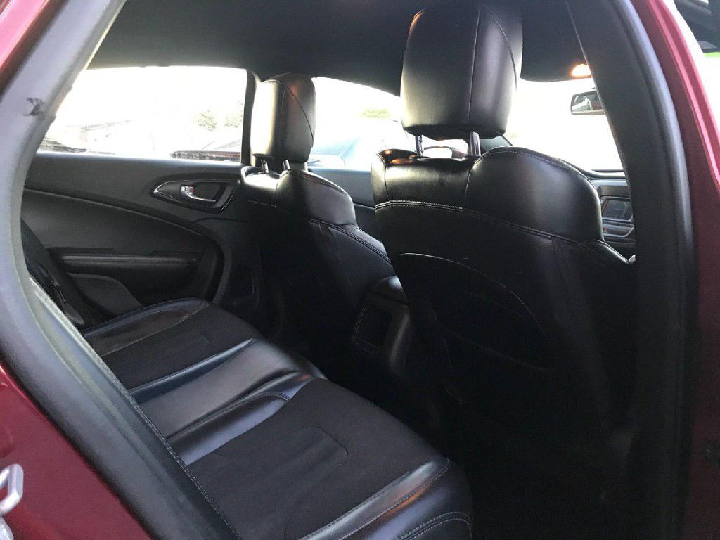 2015 Chrysler 200 Image 24