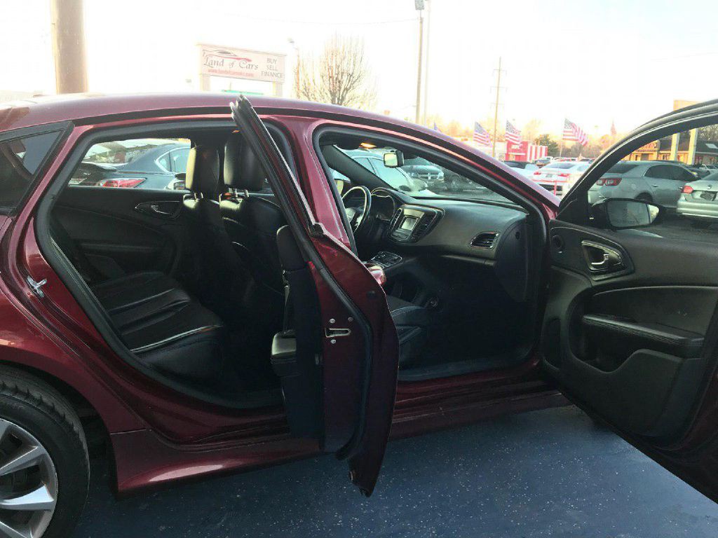2015 Chrysler 200 Image 27