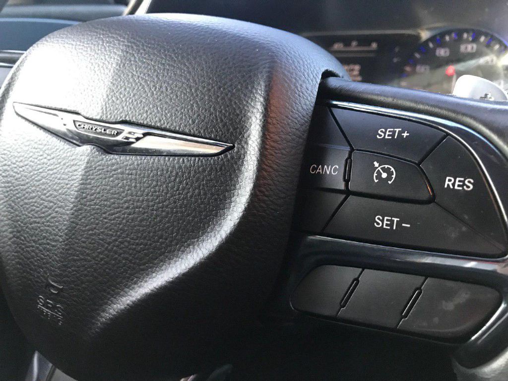 2015 Chrysler 200 Image 28