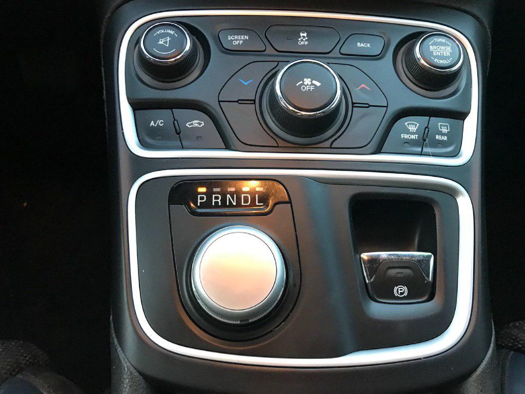 2015 Chrysler 200 Image 29