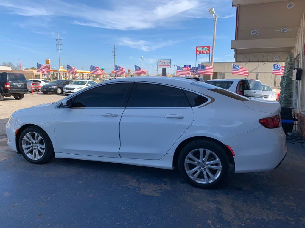 2015 Chrysler 200 Image 6