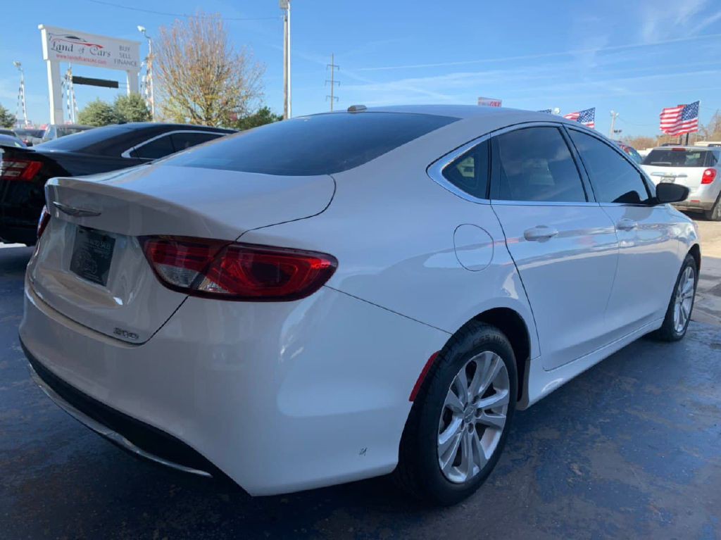 2015 Chrysler 200 Image 7