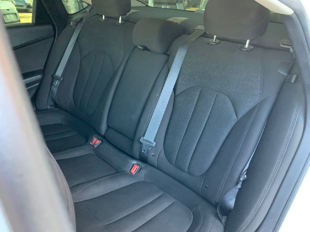 2015 Chrysler 200 Image 14
